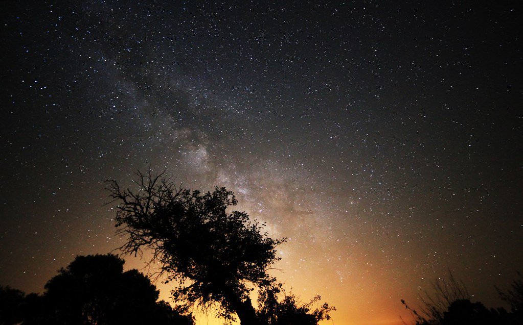 Спутники и космический мусор могли повысить яркость ночного неба на 10%